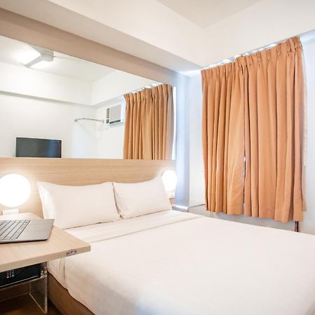Red Planet Makati Avenue Manila Hotel Makati City Kültér fotó