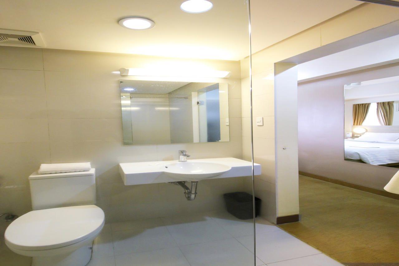 Red Planet Makati Avenue Manila Hotel Makati City Kültér fotó