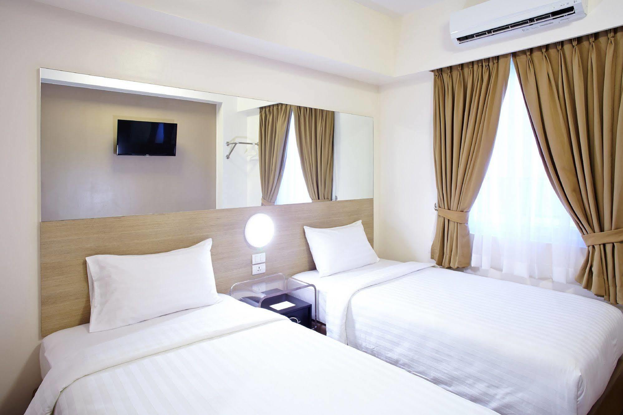Red Planet Makati Avenue Manila Hotel Makati City Kültér fotó