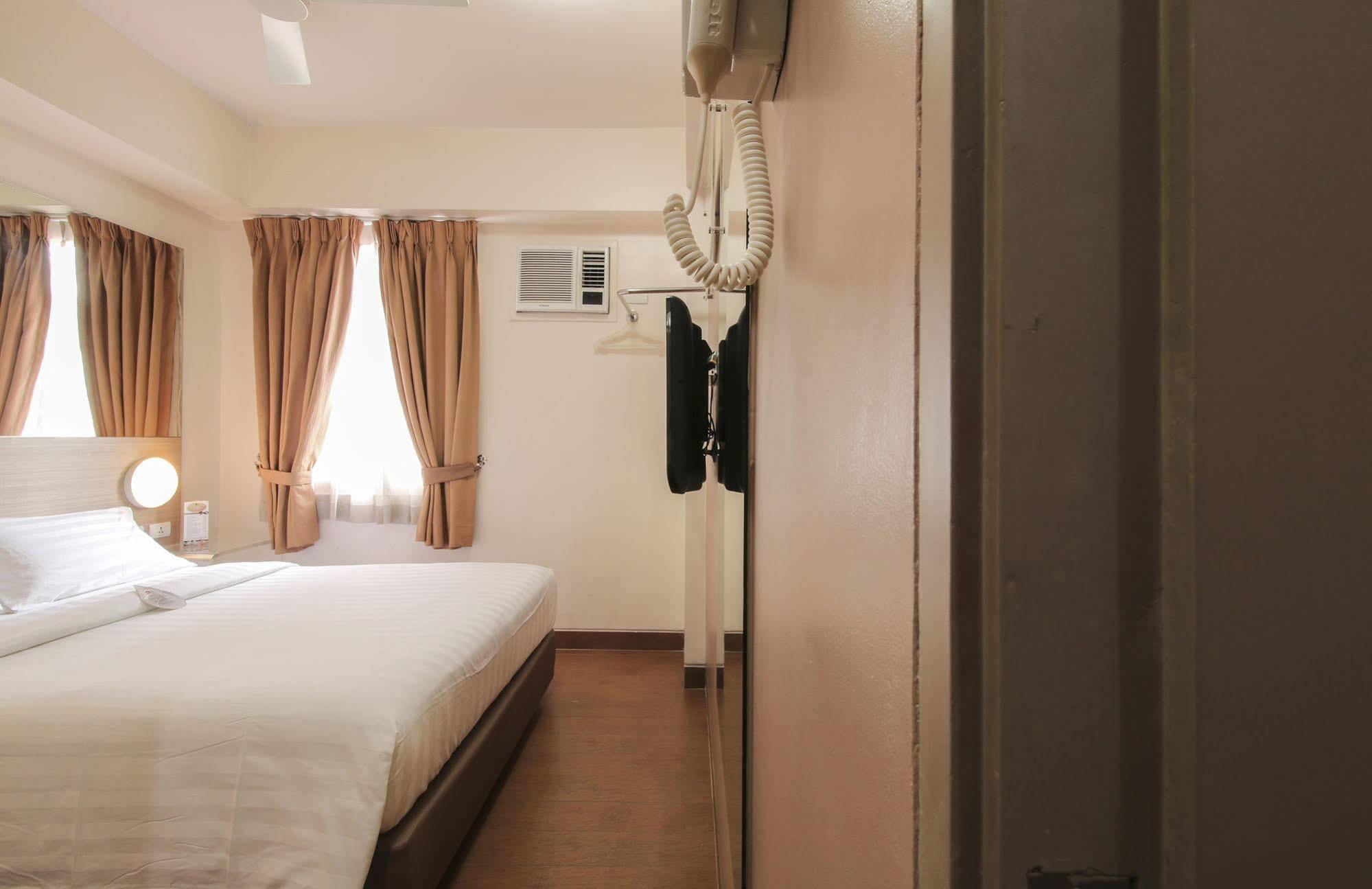 Red Planet Makati Avenue Manila Hotel Makati City Kültér fotó